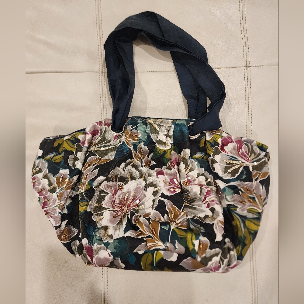 Accessorize tote bag